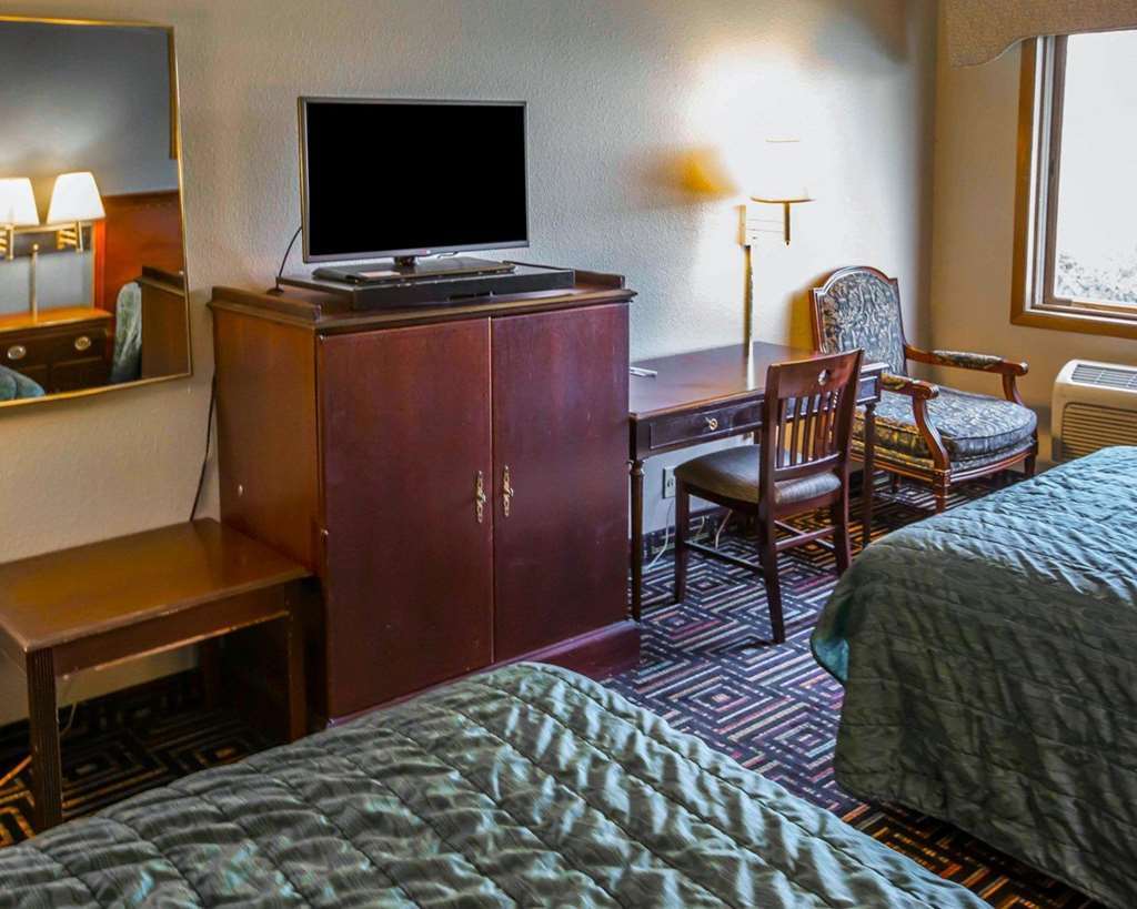 Baymont By Wyndham Joliet Hotel Room photo
